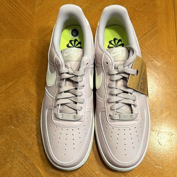 Women’s Nike Air Force 1 '07 Sneakers 'Platinum Violet' DV3808-001 Size 9.5 NEW - Picture 3 of 6